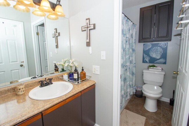 Building Photo - 108 Robinwood Dr