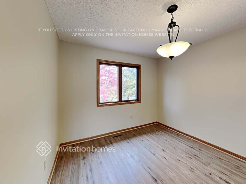 Building Photo - 3930 Zircon Ln N