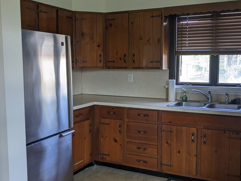 Kitchen - 613 N Chestnut St
