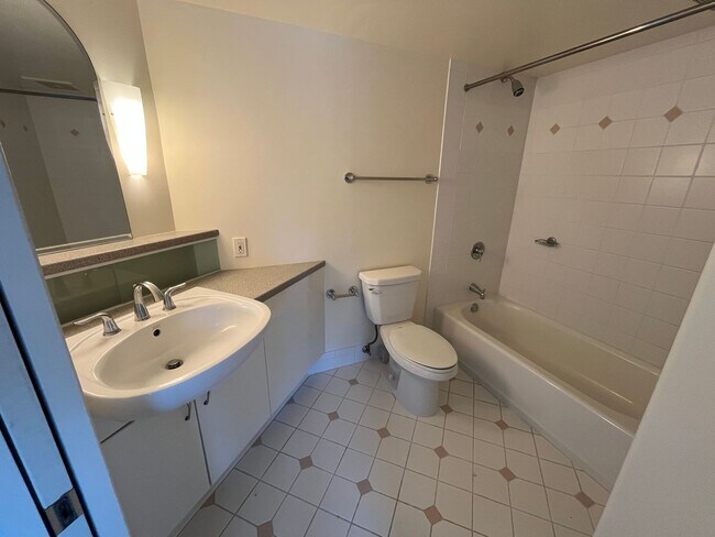 Building Photo - One Archer Lane - 2 bedrooms, 2 full bathr...