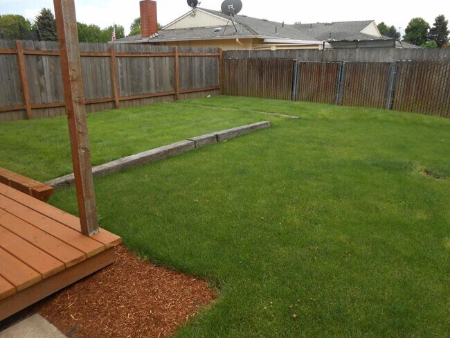 Building Photo - 386 30th Ave SE