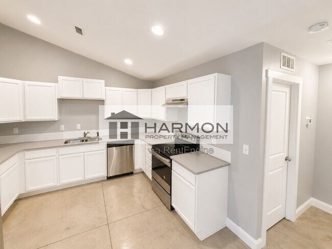 Building Photo - 545 Sunflower Dr