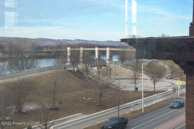 Building Photo - 19 N River St