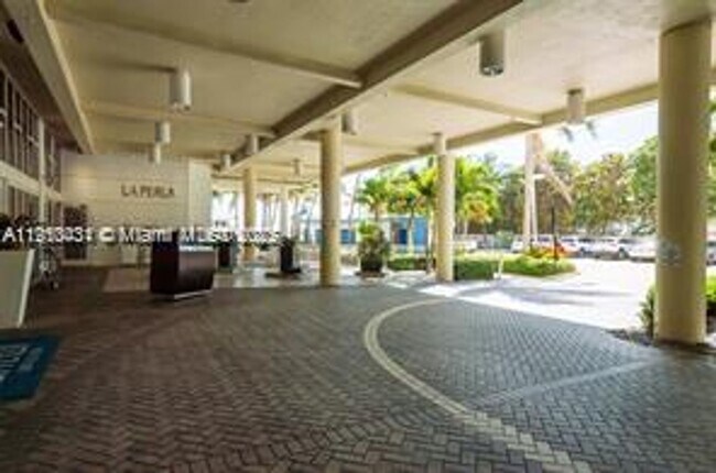 Building Photo - 16699 Collins Ave