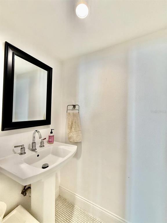 Building Photo - 162 E Davis Blvd