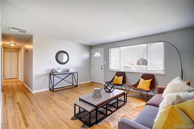 Building Photo - 5456 S Lakeview St