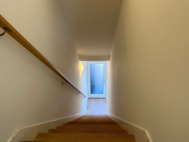 Building Photo - Stunning Central District Townhome