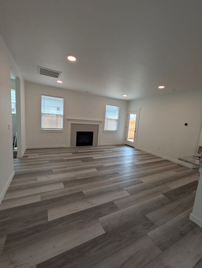 Building Photo - 61073 Unity Pl