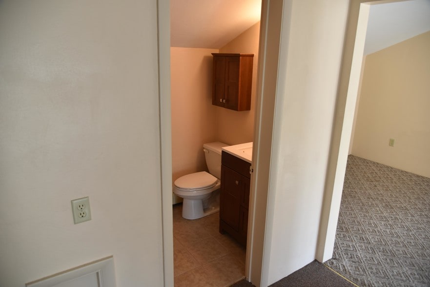 Bathroom - 811 Painter St