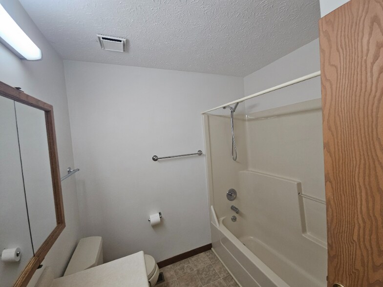 Building Photo - 1555 Vista Ridge Dr