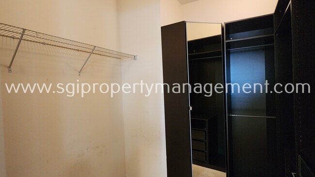 Building Photo - 1221 Lake Pointe Way