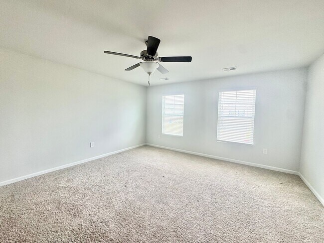 Building Photo - Available NOW! 4bedrom 2.5bath in Rincon, GA