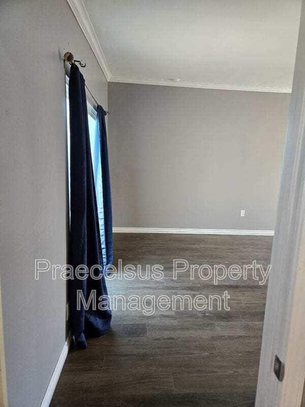 Building Photo - 37 E J St