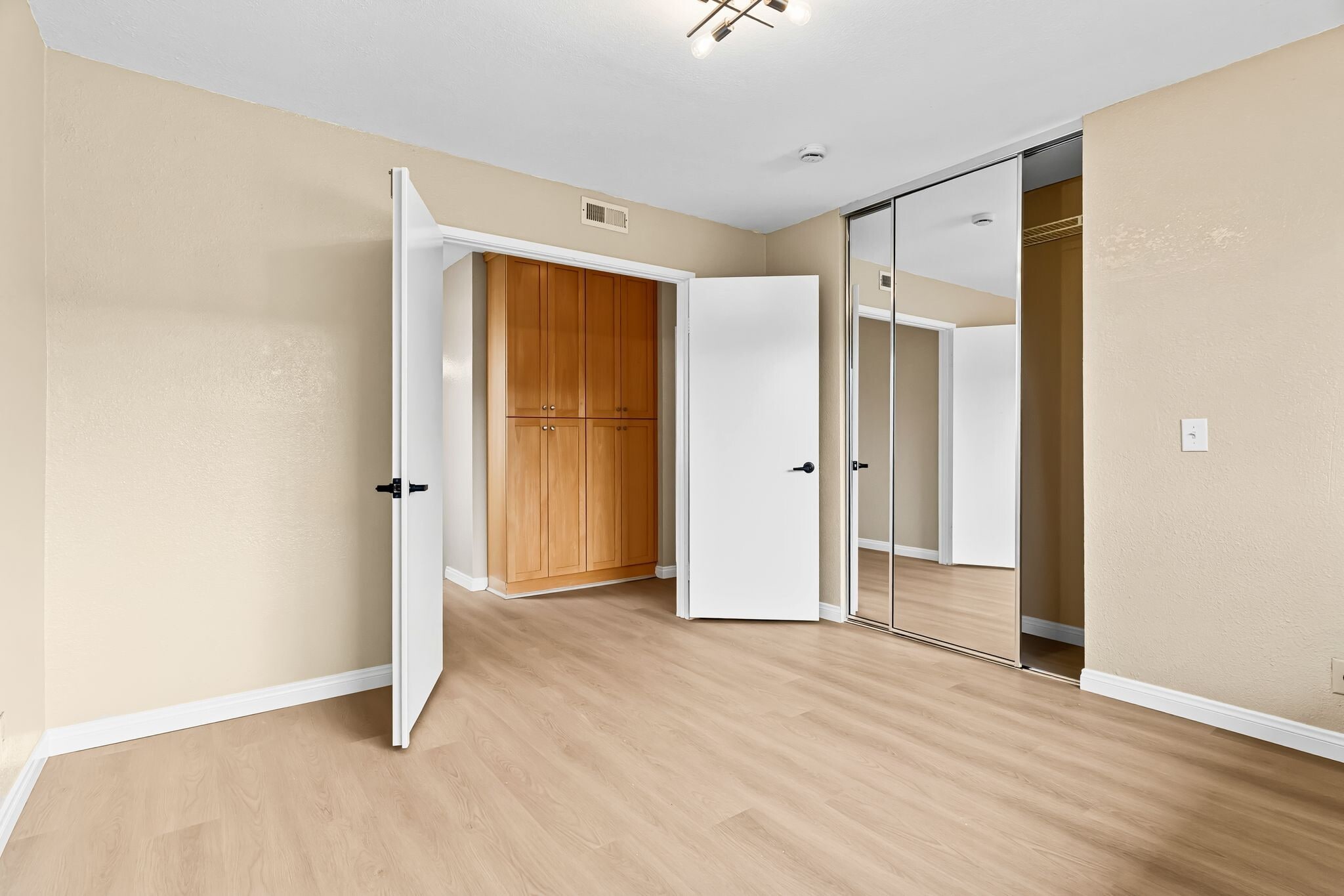 Building Photo - 8246 Caminito Modena