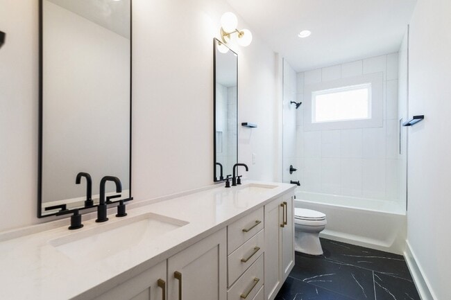 Building Photo - 1009 Garfield St