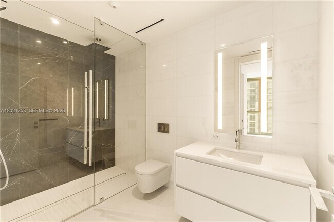 Building Photo - 300 Biscayne Blvd Way