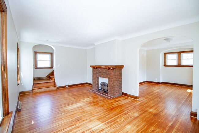 Building Photo - 2032 Glencove Dr