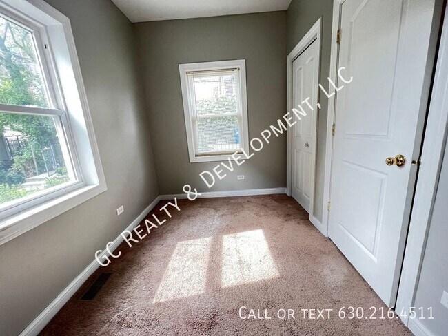 Building Photo - 1512 W 17th St