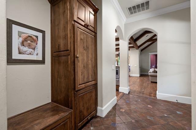 Building Photo - 8129 San Fernando Way