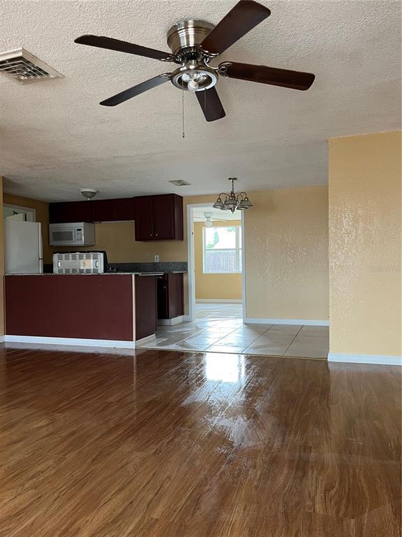 Building Photo - 6903 Mesa Verde St