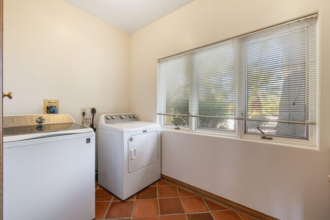 Building Photo - 50180 Vista Montana Rd