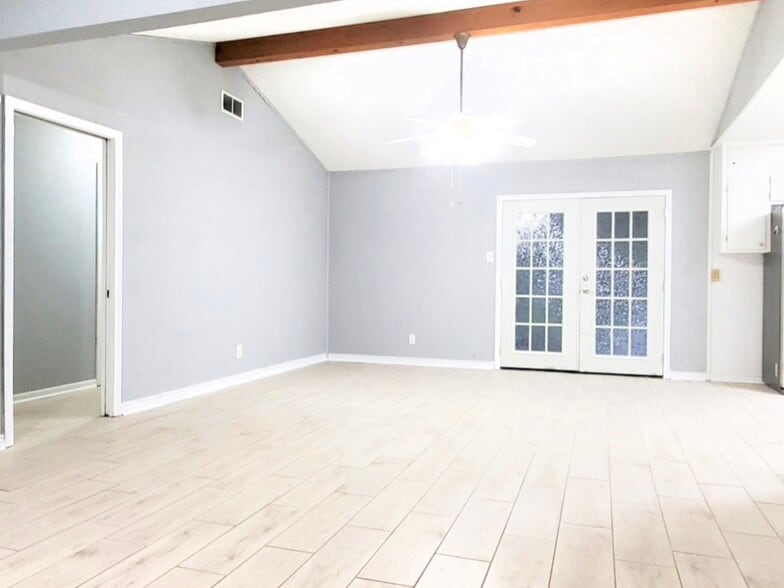 Building Photo - 8620 Chateau Cir