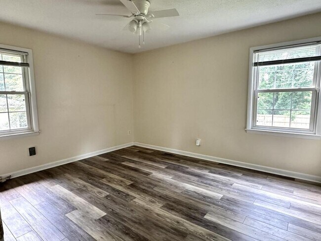 Building Photo - 246 Azalea Dr