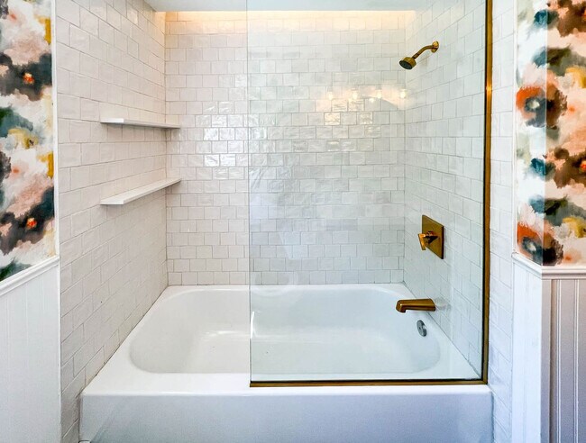 Building Photo - 136 Main St