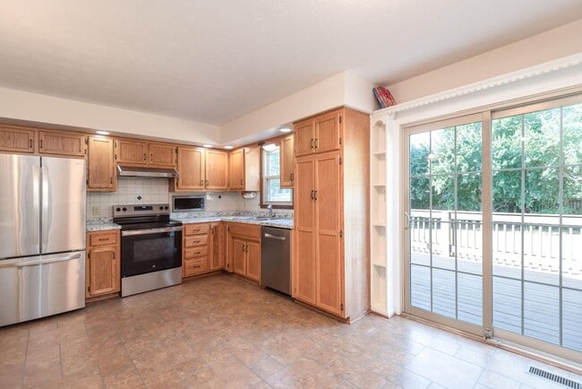Building Photo - 3 bedroom 2 full bath house