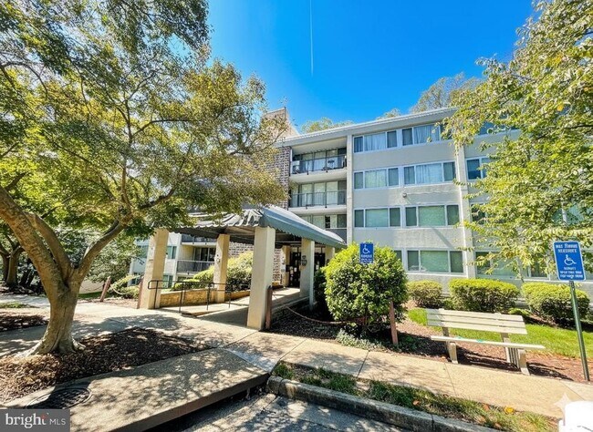 Building Photo - 4410 Briarwood Ct N
