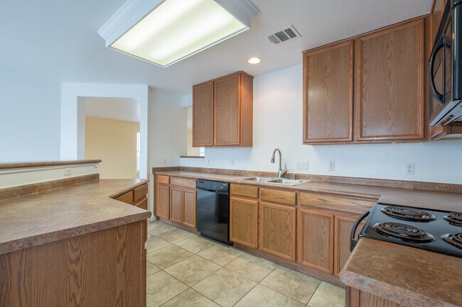 Building Photo - Spacious 4-Bedroom Home in Prime Round Roc...