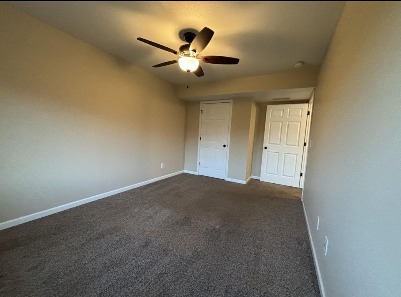 Building Photo - 423 E Cheyenne St