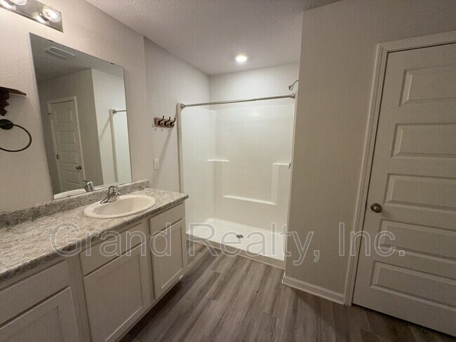 Building Photo - 5482 Peach Dr