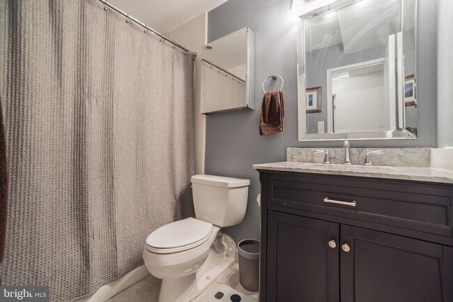 Building Photo - 219-29 S 18th St (Parc Rittenhouse)