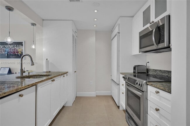 Building Photo - 10275 Collins Ave