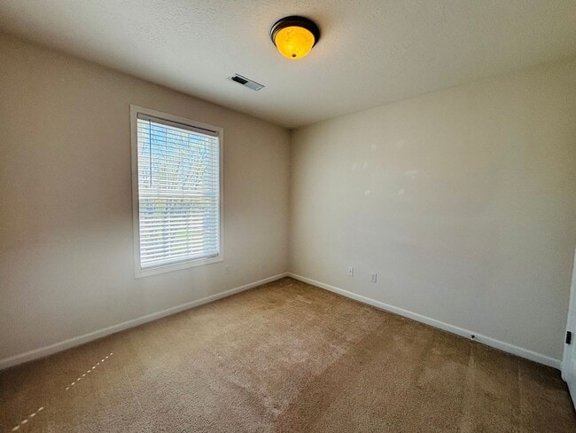 Building Photo - 200 Meadow Dr NW