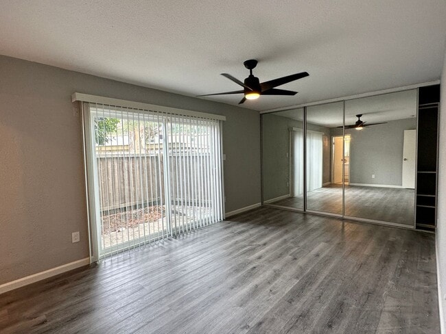 Building Photo - Beautiful 3 Bedroom 2 Bath Condo in Point Loma w/Three Private Patios