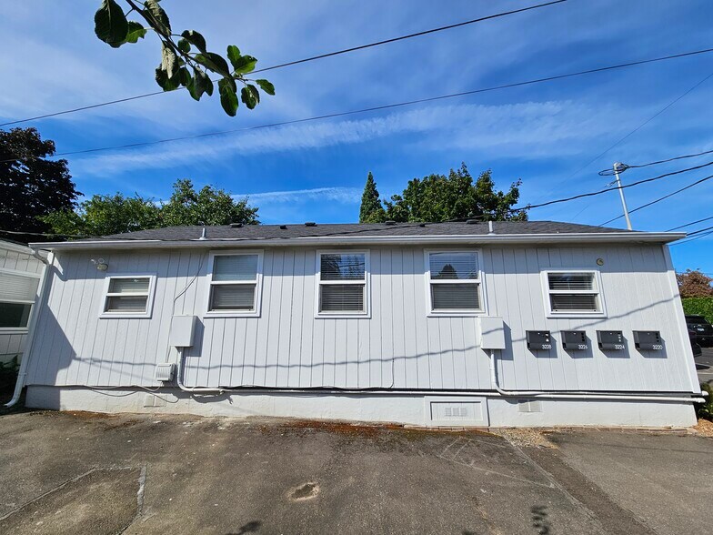 Building Photo - 3226 SE Rockwood St