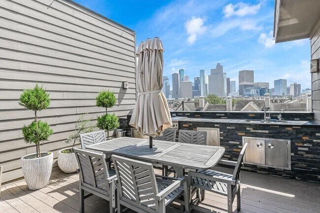 Building Photo - 1608 W Webster St