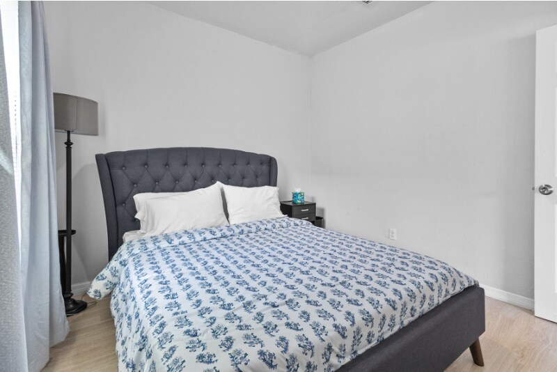 Building Photo - 3421 Pinewood Ave