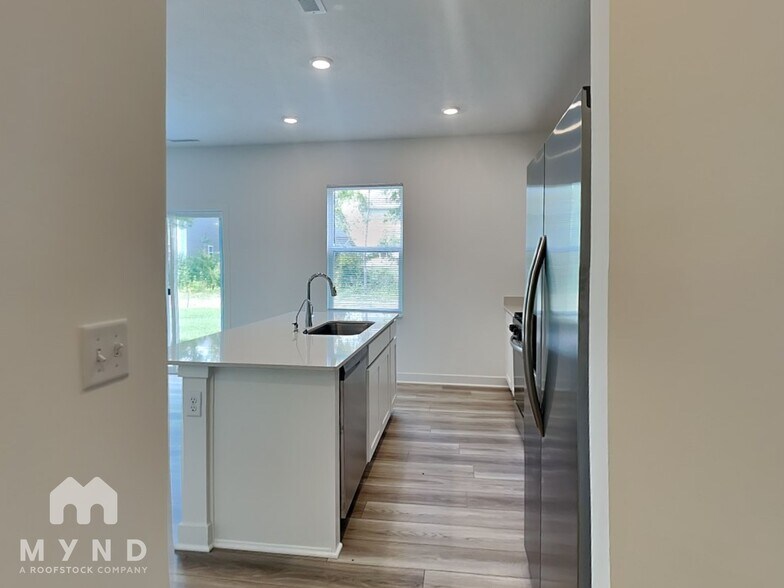 Building Photo - 16935 Sandhurst Pl