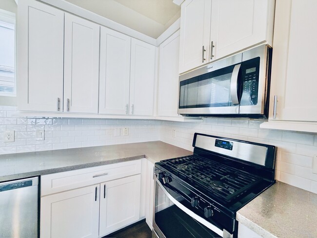 Building Photo - 2632 Bastrop St