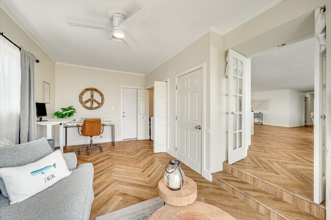 Building Photo - Gorgeous Riverfront 3/2 with dock!!