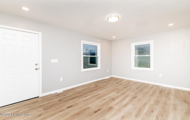 Building Photo - 204 W Warfield St