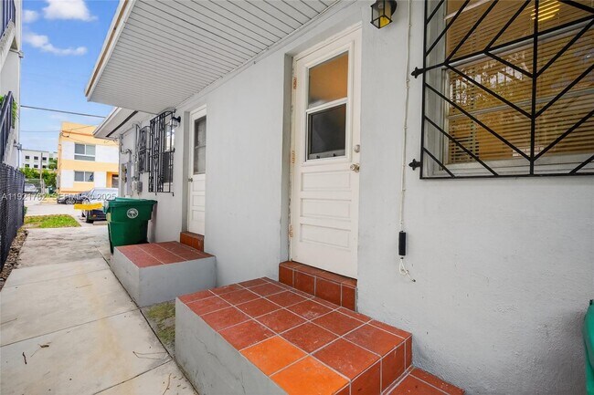 Building Photo - 1572 NW 2nd St