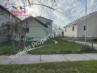 Building Photo - Check out this single family home with 3 bedrooms and 2 baths.