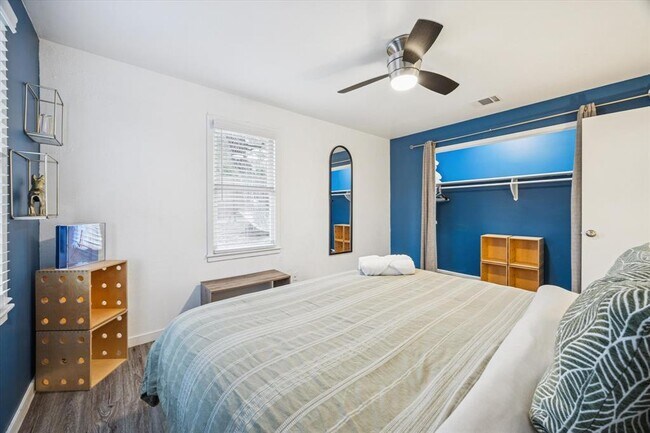 Building Photo - 211 Lessin Ln