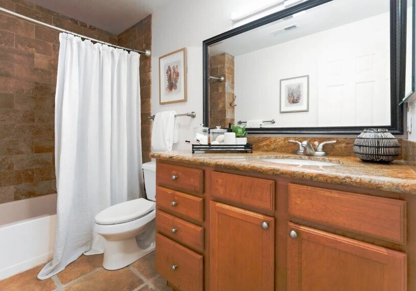 Bath - 364 Eastridge Dr