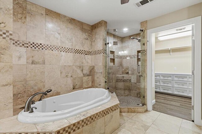 Building Photo - 25207 Lakeview Dr
