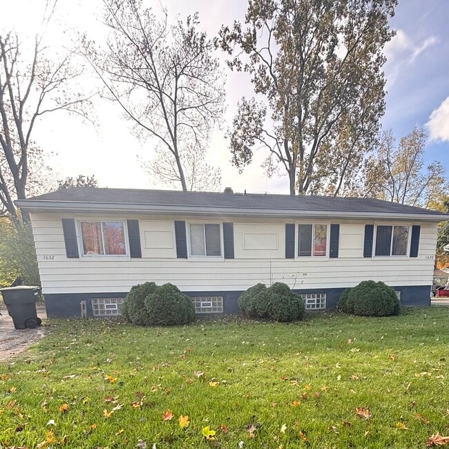 Building Photo - 1632 Haslett Rd